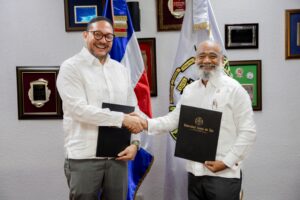 Read more about the article UCE y Ferretería Detallista consolidan alianza estratégica con firma de acuerdo marco y convenio de pasantías